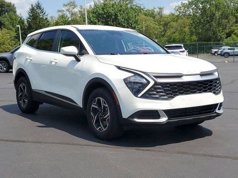 Used 2023 Kia Sportage LX AWD/4WD image 2