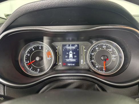 Used 2020 Jeep Cherokee Latitude FWD image 13