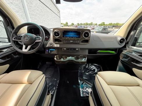 Used 2024 Mercedes-Benz Sprinter 3500 image 20