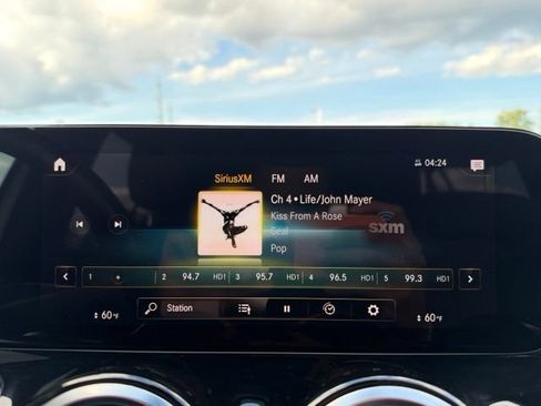 Used 2023 Mercedes-Benz GLB 250 4MATIC image 19
