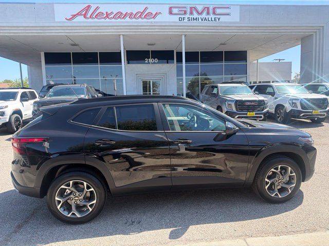 Used 2026 Chevrolet Trax LT FWD image 5