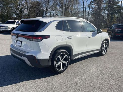 New 2026 Volkswagen Tiguan SE FWD image 6