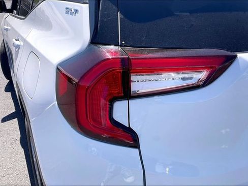 Used 2024 GMC Terrain SLT FWD image 32