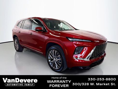 Used 2025 Buick Enclave Avenir image 1