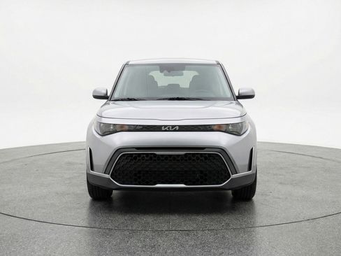 Used 2025 Kia Soul LX w/ LX Technology Package FWD image 2