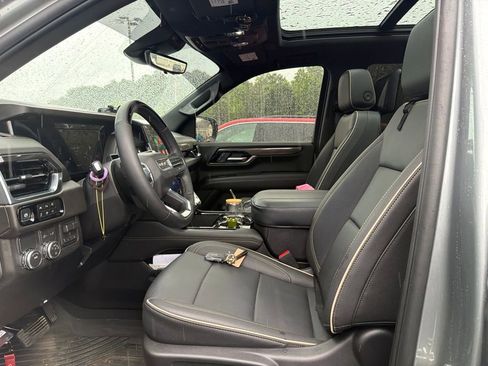 Used 2025 GMC Yukon Elevation w/ Elevation Premium Package RWD image 10