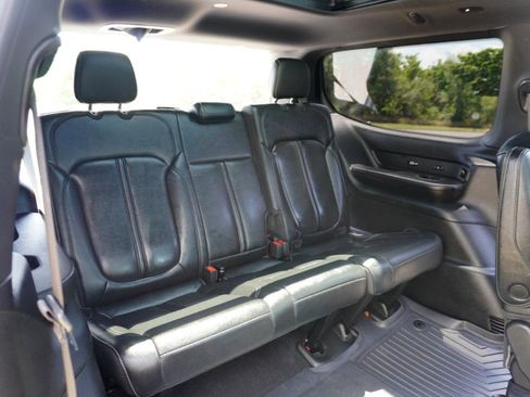 Used 2022 Jeep Wagoneer Series III w/ Premium Group I AWD/4WD image 33
