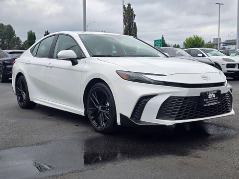 Used 2025 Toyota Camry SE FWD image 7