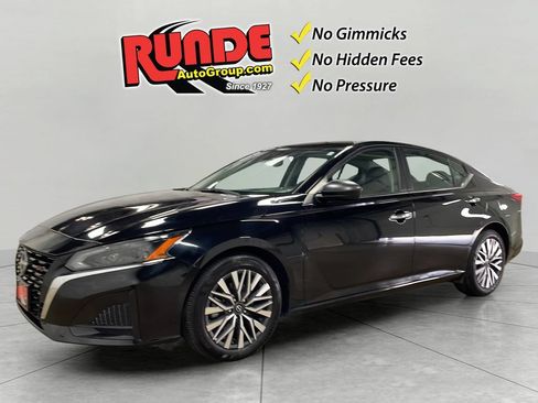 Used 2024 Nissan Altima 2.5 SV FWD image 3