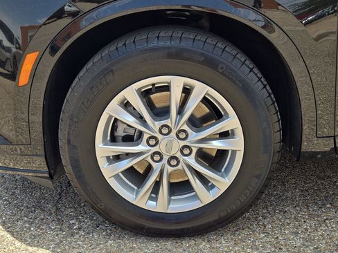 Used 2025 Cadillac XT6 Luxury FWD image 11