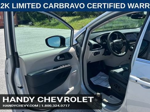 Used 2024 Chrysler Pacifica Touring-L FWD image 16