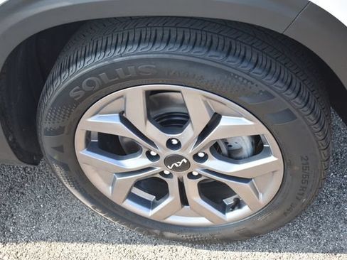 Used 2024 Kia Seltos S AWD/4WD image 11