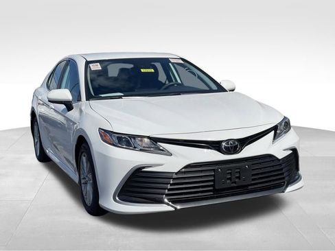 Used 2024 Toyota Camry LE image 3