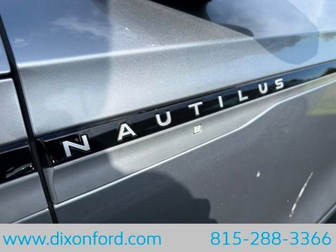 Used 2024 Lincoln Nautilus Reserve AWD/4WD image 11