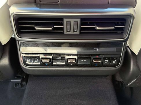 Used 2024 Lexus LX 600 4WD w/ Luxury Package image 20