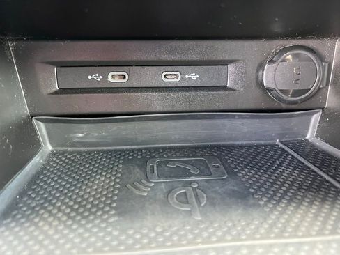 Used 2022 Volkswagen Tiguan SE AWD/4WD image 38
