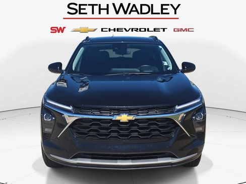 Used 2025 Chevrolet Trax LT w/ LT Convenience Package FWD image 2