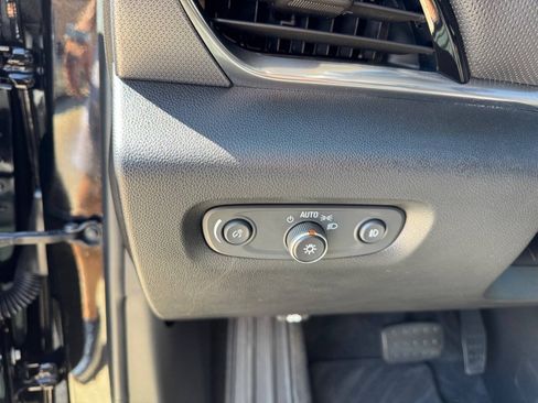 Used 2019 Chevrolet Traverse Premier w/ Driver Confidence II Package FWD image 14