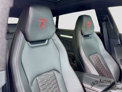 Used 2021 Lamborghini Urus AWD/4WD image 46