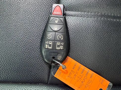 Used 2016 Chrysler Town & Country Touring w/ Driver Convenience Group image 24