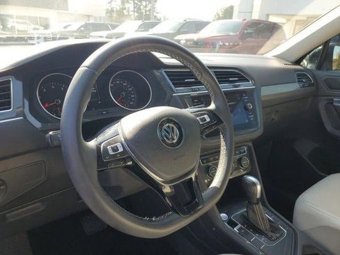 Used 2021 Volkswagen Tiguan SE image 14