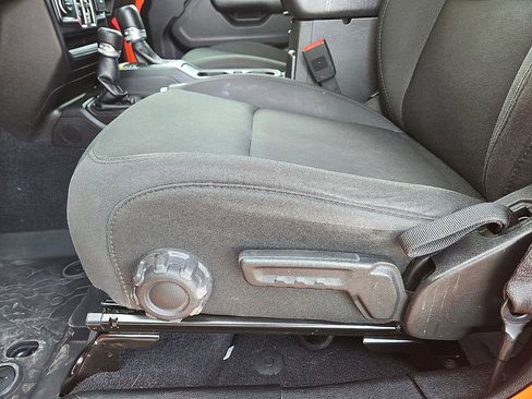 Used 2018 Jeep Wrangler Unlimited Sport S image 23