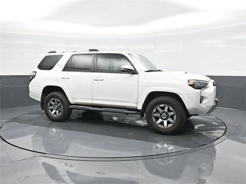 Certified 2018 Toyota 4Runner TRD Off-Road Premium image 17