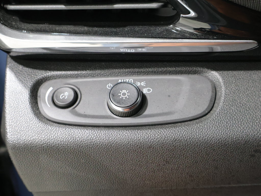 Used 2024 Buick Envista Sport Touring w/ Convenience I Package FWD image 30