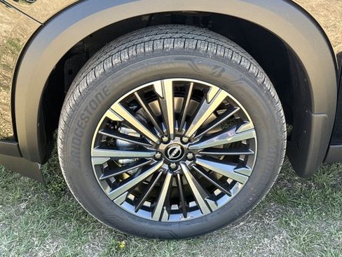 New 2026 Nissan Pathfinder Platinum AWD/4WD image 16