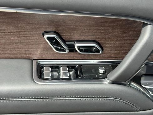 Certified 2025 Land Rover Range Rover SE AWD/4WD image 14