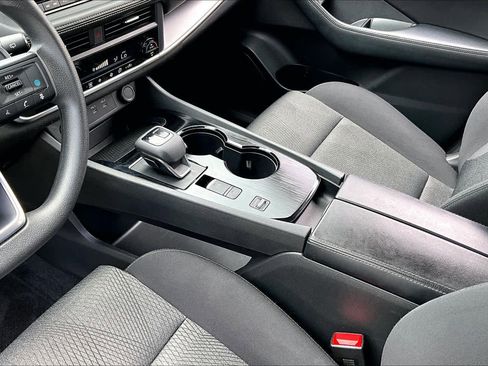 Used 2024 Nissan Rogue SV image 15