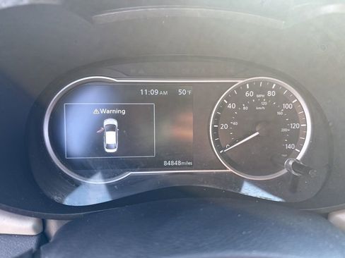 Used 2020 Nissan Versa SV image 4