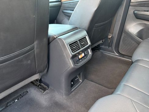 Used 2025 Volkswagen Atlas SE image 25