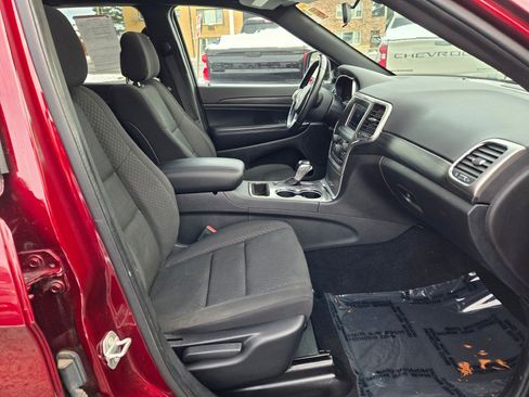 Used 2021 Jeep Grand Cherokee Laredo image 6