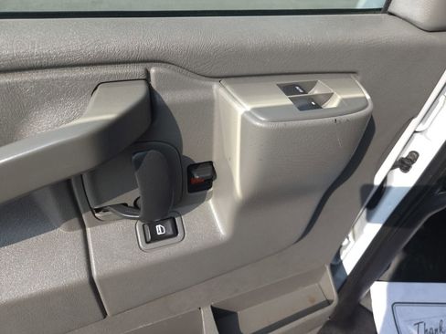 Used 2018 Chevrolet Express 3500 w/ Power Convenience Package image 15