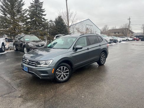 Used 2021 Volkswagen Tiguan S image 2
