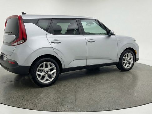 Used 2025 Kia Soul LX w/ LX Technology Package FWD image 7