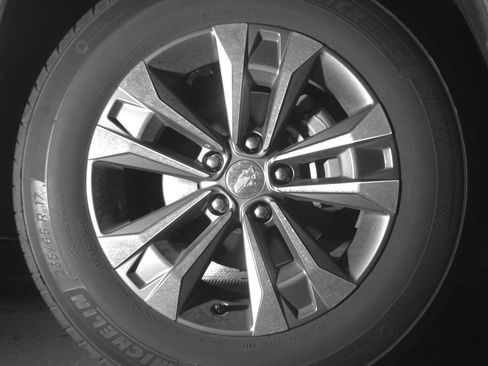 Used 2025 Chevrolet Equinox LT AWD/4WD image 13