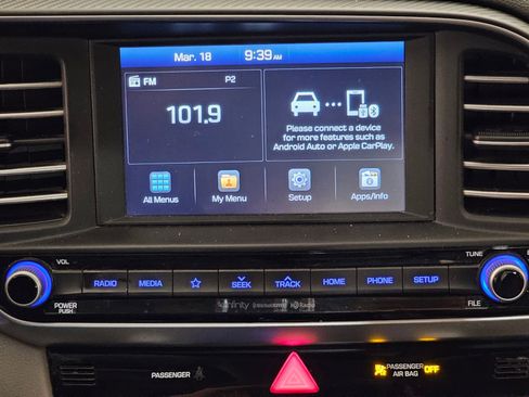 Used 2019 Hyundai Elantra Limited image 18