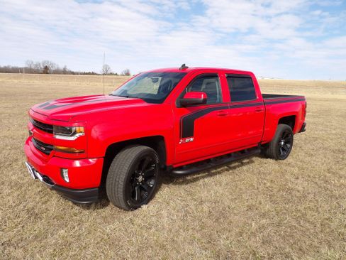 Used 2017 Chevrolet Silverado 1500 LT w/ Rally 2 Edition image 4