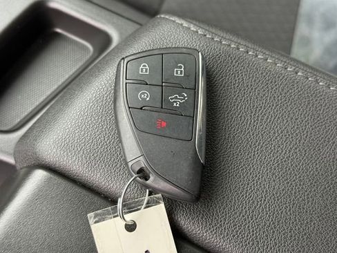 Used 2025 Chevrolet Silverado 1500 LT AWD/4WD image 17