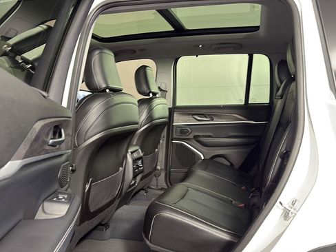 Used 2022 Jeep Grand Cherokee Limited 4xe w/ Luxury Tech Group II AWD/4WD image 20