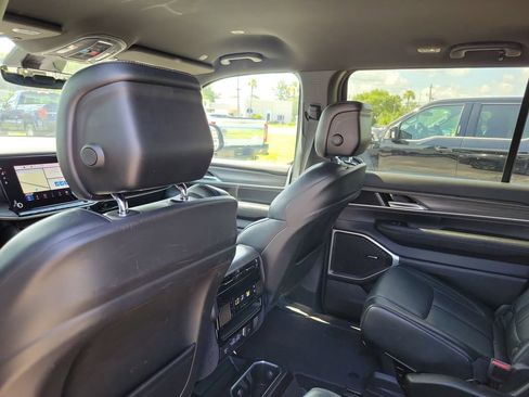 Used 2024 Jeep Wagoneer Series II RWD image 15