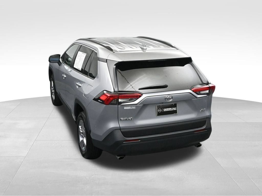 Used 2025 Toyota RAV4 XLE FWD image 35