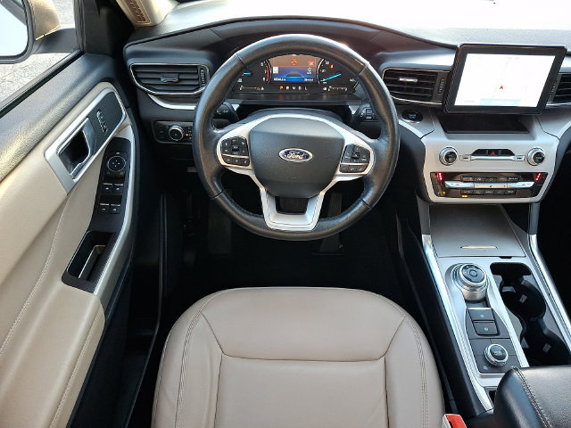 Used 2022 Ford Explorer XLT w/ Equipment Group 202A AWD/4WD image 13