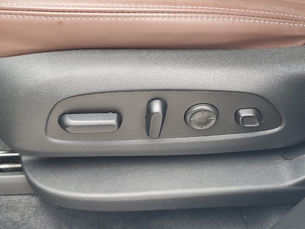 Used 2020 Buick Enclave Avenir w/ Avenir Technology Package FWD image 15