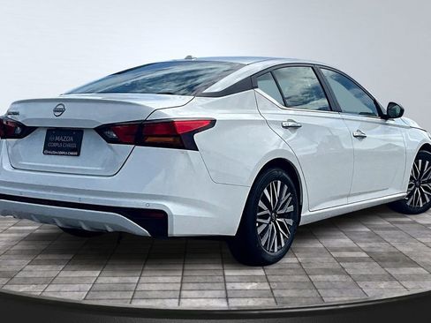 Used 2025 Nissan Altima 2.5 SV FWD image 7