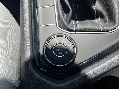 Certified 2025 Volkswagen Taos S AWD/4WD image 16