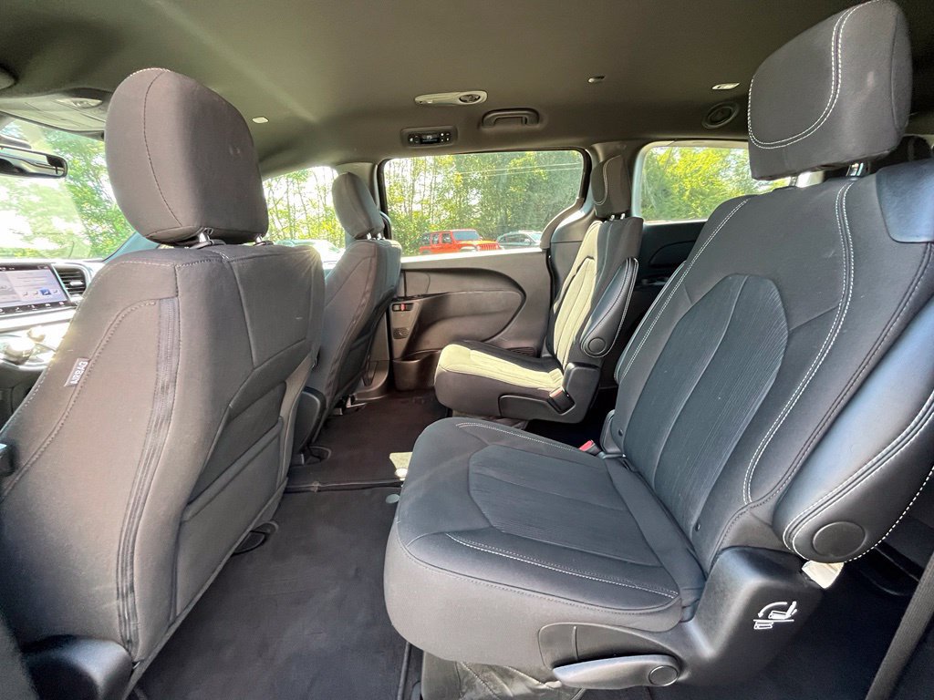 Used 2024 Chrysler Pacifica Touring FWD image 26