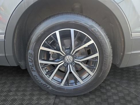 Used 2021 Volkswagen Tiguan SE w/ Panoramic Sunroof Package FWD image 36